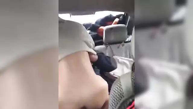 Отымел в машине казашку с упругой жопой